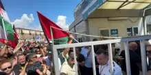 Sciopero per Gaza, a Napoli manifestanti bloccano il porto