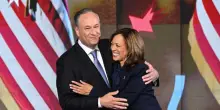 Trump licenzia il marito di Kamala Harris dal board del museo dell'Olocausto
