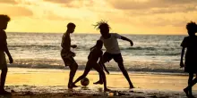 Scoprire le Seychelles giocando a calcio: al via la prima coppa del mondo di beach soccer in Africa