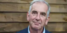 Robert Harris: "Ma si può andare avanti escludendo le donne dal Conclave? Sicuri che Cristo avrebbe voluto così?"