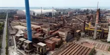 L'incendio, le lentezze della procura, i 4 mila cassinintegrati, la vendita a rischio. La grana ex Ilva sta riesplodendo