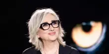 Lunetta Savino a Belve: "Il cinema non dà spazio alle donne, la tv di più. Io ce l'ho fatta con le mie gambette"