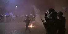 Il trionfo e la guerriglia. La festa del Psg degenera a Parigi: tafferugli, saccheggi, due morti e 559 arresti