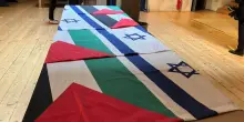 La piazza di Milano per Gaza. Per due popoli e due Stati l'ex Terzo polo cuce insieme le due bandiere
