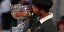Al Roland Garros un Sinner epico, ma vince Alcaraz