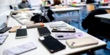 Arriva la circolare di Valditara, stop ai cellulari nelle scuole superiori