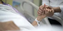 Per limitare il suicidio assistito (quasi) cancellano l'aborto