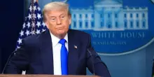 La lotteria di Trump: i dazi colpiscono i primi 14 paesi. Laos e Myanmar al 40%, ci sono anche Giappone e Bosnia