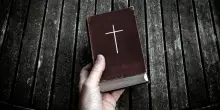 "Cristiani, conservatori, identitari". Le Tavole di Assisi tra cardinali, politici e il "padre spirituale" di JD Vance