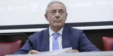 Adolfo Urso: "Mia moglie ha saltato la fila? L'ho accompagnata in aeroporto, è stata una valutazione della scorta"