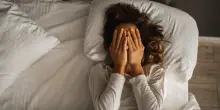 Dormi male? La tecnica 4-7-8 e altri 7 metodi efficaci per conciliare il sonno