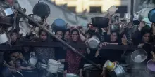 Trappole mortali. Ue, Uk, Onu, Vaticano protestano con Israele per le stragi di Gaza. La replica: "È Hamas a sparare"