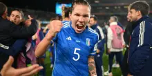 Elena Linari: "Due donne che si tengono per mano rischiano insulti e aggressioni. La situazione non migliora, ed è colpa del governo”
