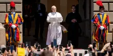 "Civili schiacciati dalla fame, rispettate i diritti umanitari". L'appello di papa Leone