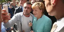 Wir schaffen das. Cosa resta della Germania aperta di Merkel, 10 anni dopo