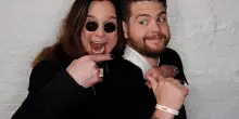 Lite su Ozzy Osbourne. Roger Waters critica "la sua idiozia e il suo nonsense", si prende un vaffa dal figlio Jack