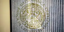 Abbiamo una banca, anzi due. Anche Meloni non ha resistito al potere