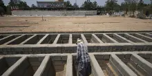 Teheran, la fossa comune delle vittime della rivoluzione del 1979 diventa un parcheggio