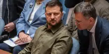 Kuleba contro Zelensky: "Mai avrei pensato di dover scappare come un ladro nella notte dal mio Paese"