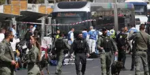 Attacco a Gerusalemme, spari contro autobus: sei morti e undici feriti