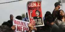 La protesta vincente della Generazione Z. In Nepal tornano i social e il governo cade