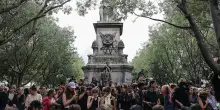 Nessuna paralisi. La Francia resiste all'urto di Bloquons Tout, in attesa della mobilitazione generale