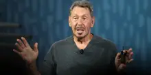Chi è Larry Ellison, il bad boy del tech che ha soffiato a Musk il titolo di uomo più ricco del mondo