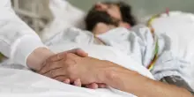 La destra vuole privatizzare perfino la morte