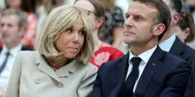 Il legale di Brigitte Macron, "è determinata a dimostrare con prove documentali che è nata donna"