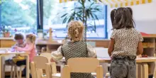Lezioni, inserimento, mensa. La guerra dichiarata della scuola italiana alla vita reale