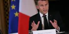 Macron convoca i partiti all'Eliseo, esclude Le Pen e Mélenchon. Deve indicare il nuovo premier