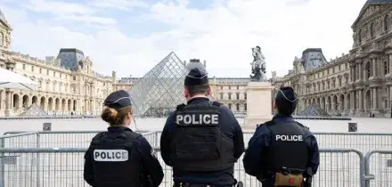 Fermati due sospettati per il furto al Louvre