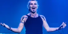 Piero Pelù: "Ho l'acufene incurabile, per l'errore di un fonico stavo per rimanere sordo. Quando esco devo mettere i tappi nelle orecchie"