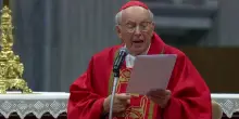 Il cardinale Re celebra la messa Pro eligendo romano pontefice: "Dio ci conceda chi meglio risveglia le coscienze"