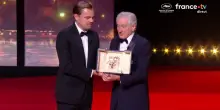 Leonardo DiCaprio premia Robert De Niro con la Palma d'oro: standing ovation a Cannes