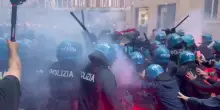 Remigration Summit, scontri tra antagonisti e polizia in centro a Milano