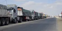 A Gaza centinaia di camion di aiuti pronti a entrare nella Striscia dopo l'ok di Netanyahu