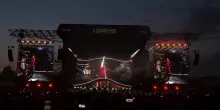Dua Lipa, l'omaggio a Raffaella Carrà con "A far l'amore comincia tu"