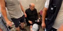 Padre Romanelli ferito alla gamba a Gaza, curato all’ospedale al-Ahli dopo il raid dell'Idf