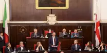 Milano: Sala parla, Tancredi si dimette, gli spintoni in piazza