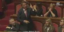 Renzi attacca Giuli in Senato: “Vede comunisti ovunque e pensa che la cultura sia una mangiatoia”