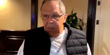 Lavrov arriva in Alaska indossando una felpa "sovietica" con la scritta Cccp