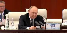 Putin rilancia la propaganda: "Crisi ucraina nata da un colpo di stato provocato e sostenuto dall'Occidente"