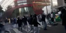 "Blocchiamo tutto": scontri tra manifestanti e polizia a Parigi. Oltre 100 arresti