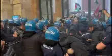 Scontri in Stazione Centrale a Milano: le cariche della polizia al corteo per Gaza