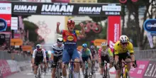 Ciclismo, Giro d’Italia: a Pedersen tappa e maglia rosa