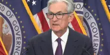 Fed conferma i tassi ma anche le attese di 2 tagli quest’anno