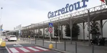 Carrefour riorganizza sede centrale a Milano: 175 esuberi su 700 dipendenti