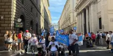 Sfila per via del Corso a Roma il Disability Pride