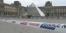 Parigi, rapina al Louvre: rubati gioielli “di valore inestimabile”